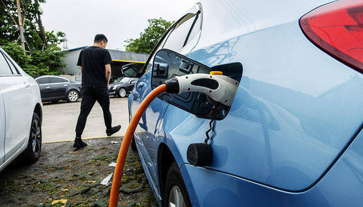 新能源汽車多久滿充一次，新能源汽車充電頻率建議，多久滿充一次？