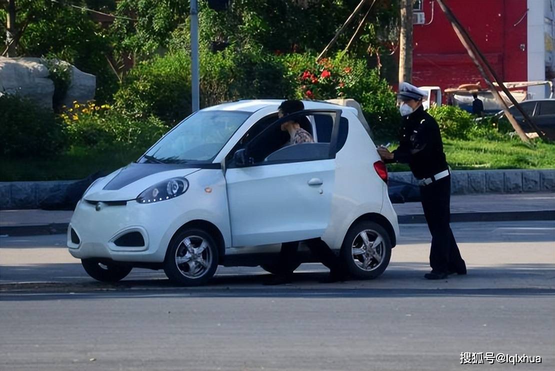 老年代步電動汽車新能源，老年代步電動汽車，新能源時代的出行選擇