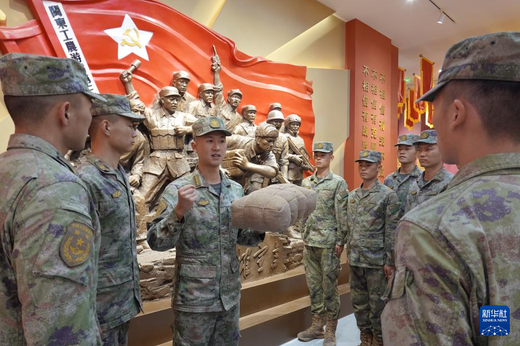 中國(guó)最新陸軍服全套,中國(guó)最新陸軍服全套多少錢，中國(guó)最新陸軍服全套揭秘，價(jià)格及特點(diǎn)一網(wǎng)打盡