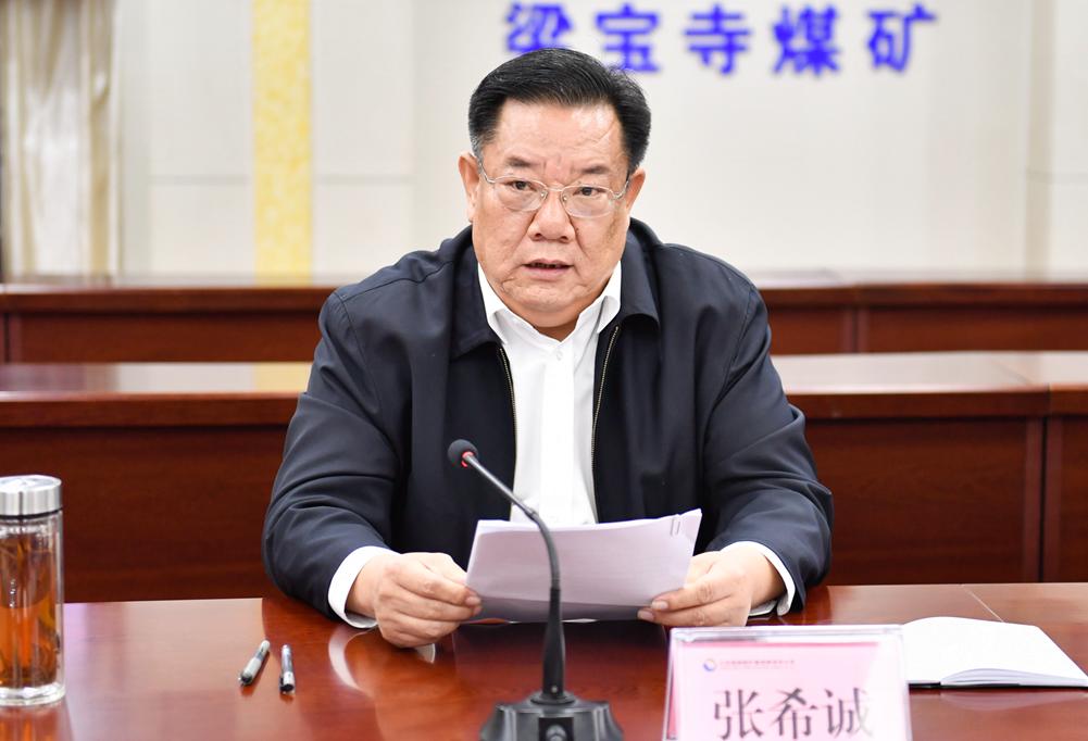 新能源銷售自我介紹簡短，新能源銷售自我介紹，專業(yè)背景與職業(yè)展望
