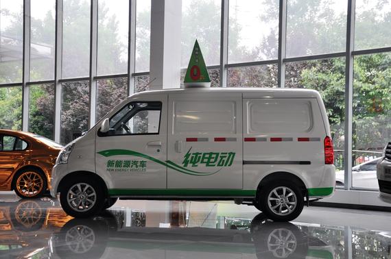 租用電動新能源面包車，電動新能源面包車租賃服務(wù)啟動