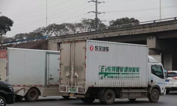 十一萬的新能源物流車，十一萬新能源物流車，綠色運(yùn)輸?shù)奈磥碇? title=