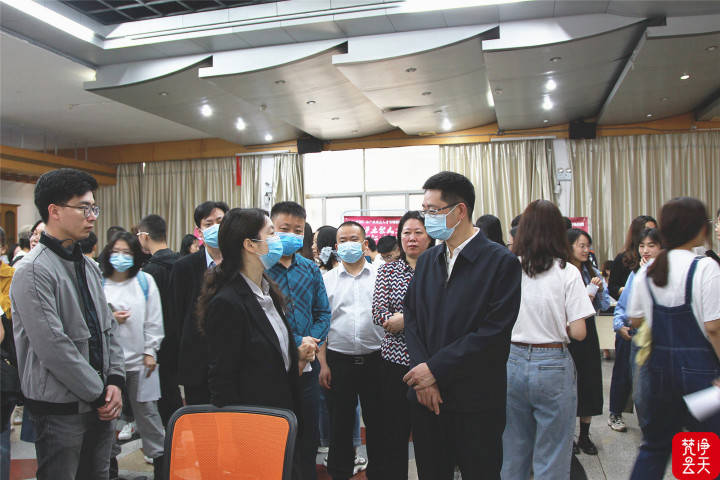 漢中新能源產(chǎn)業(yè)蓬勃發(fā)展，最新招工信息大放送！，漢中新能源產(chǎn)業(yè)招聘熱潮，最新招工信息匯總發(fā)布！
