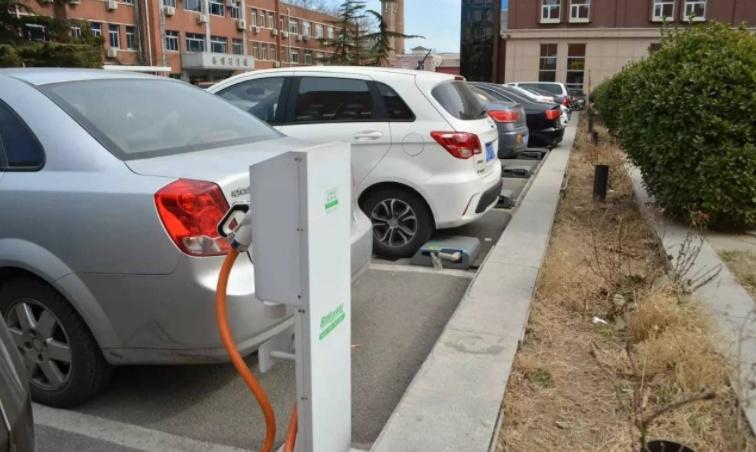 新能源汽車用隨車充電嗎？全面解析充電方式與選擇策略，新能源汽車充電方式詳解，隨車充電還是另選策略？