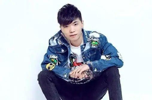王小源最新微博動態(tài)大揭秘，幕后故事與粉絲互動亮點紛呈，王小源微博幕后揭秘，互動亮點與粉絲故事集錦