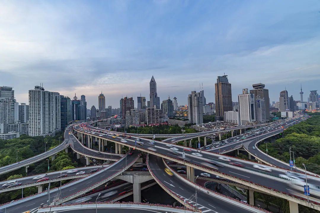 新能源貨車限行上海地區(qū)，上海地區(qū)新能源貨車限行政策實(shí)施